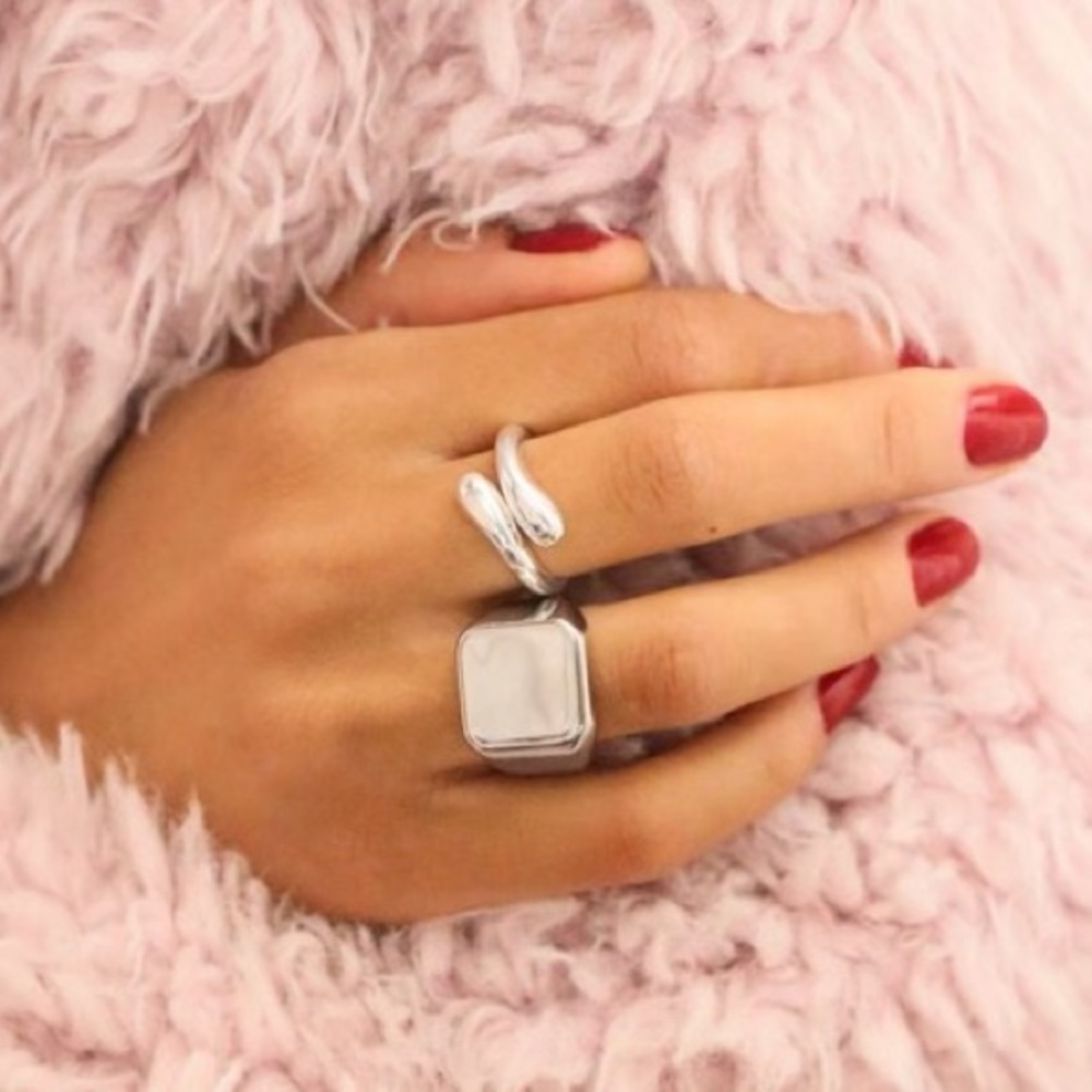 Chunky signet ring - Picture 2 of 5